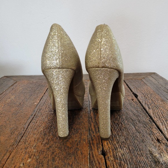 Mossimo 'Paisley' Gold Glitter Pumps - Picture 5 of 8